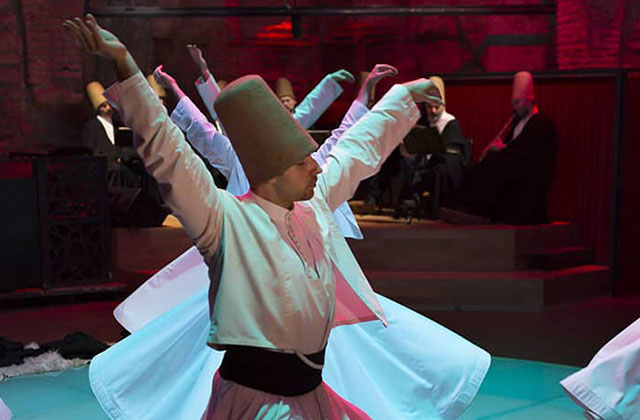 民族舞踊＆ベリーダンスショー、セマー（旋回舞踊）